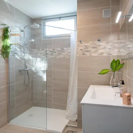 A3 - 2 Bdr Sea View 10 Min - Parking, Pool & Terrace