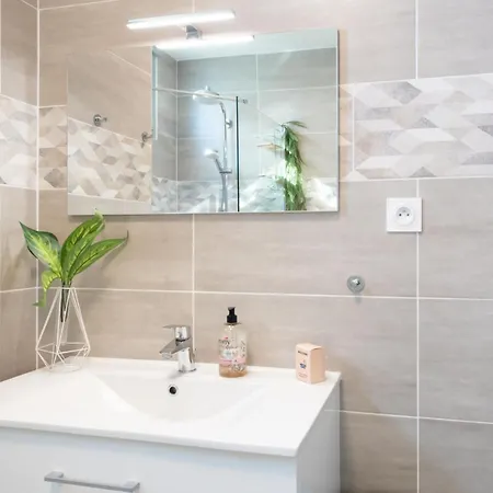 아파트 A3 - 2 Bdr Sea View 10 Min - Parking, Pool & Terrace 앙티브