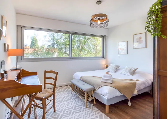 A3 - 2 Bdr Sea View 10 Min - Parking, Pool & Terrace * Antibes