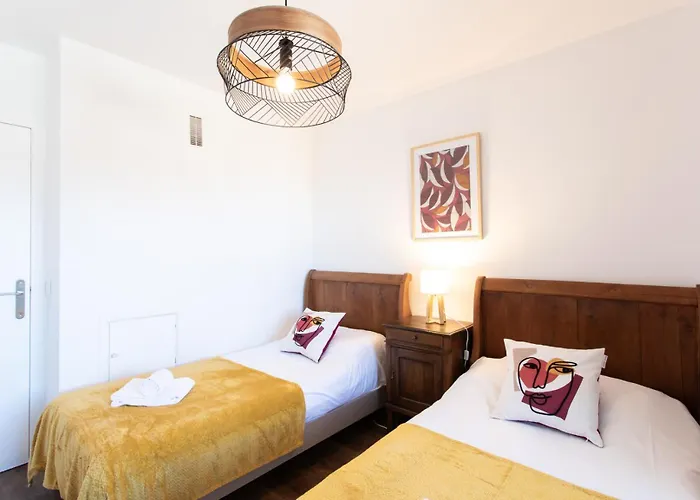 A3 - 2 Bdr Sea View 10 Min - Parking, Pool & Terrace * Antibes