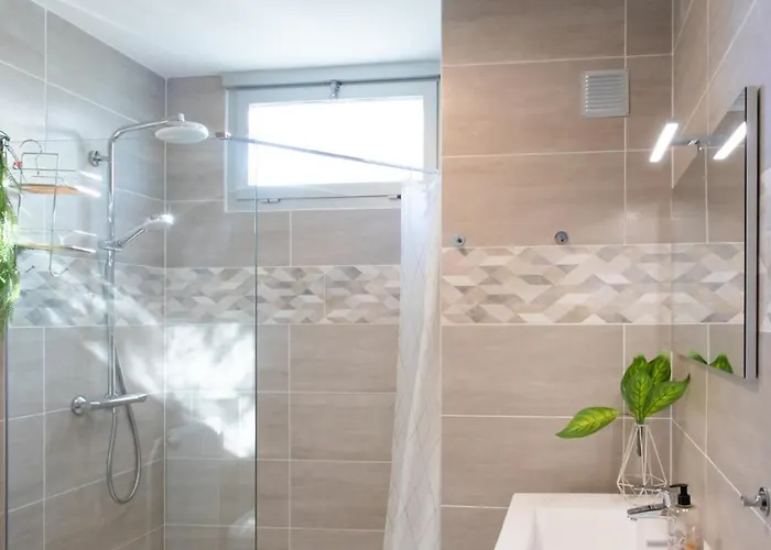 Апартаменти A3 - 2 Bdr Sea View 10 Min - Parking, Pool & Terrace *